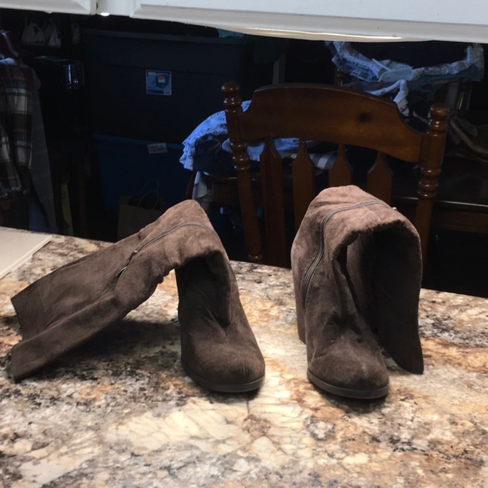 MIA size 6 brown  Suede Leather boots
